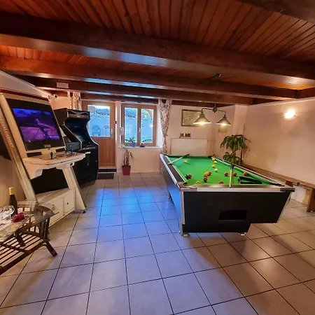 Bruyere, 2 A 5 Personnes Avec Salle De Jeux Et Dans La *